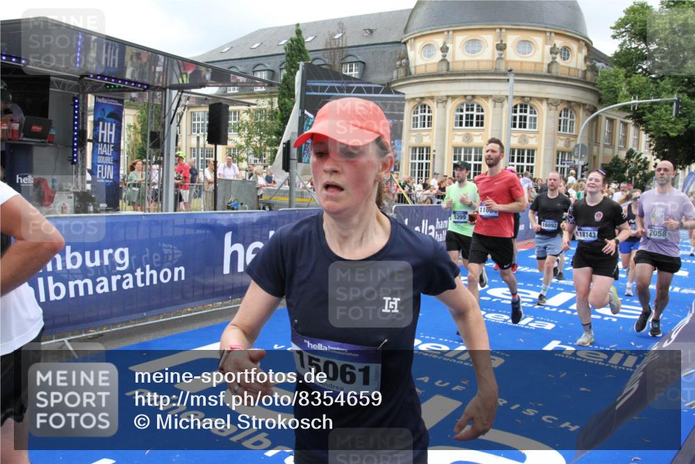 29.06.2025 - hella hamburg halbmarathon Michael Strokosch http://msf.ph/oto/8354659 29.06.2025 10:53:45 Ziel 1502, 2058, 2082, 2518, 2630, 3819, 5399, 6762, 6877, 8285, 8335, 10549, 10895, 11588, 11589, 11604, 12632, 13865, 14702, 14818, 15061, 15441, 16092, 17482, 18143, 18514, 18666, 18715 meine-sportfotos.de
