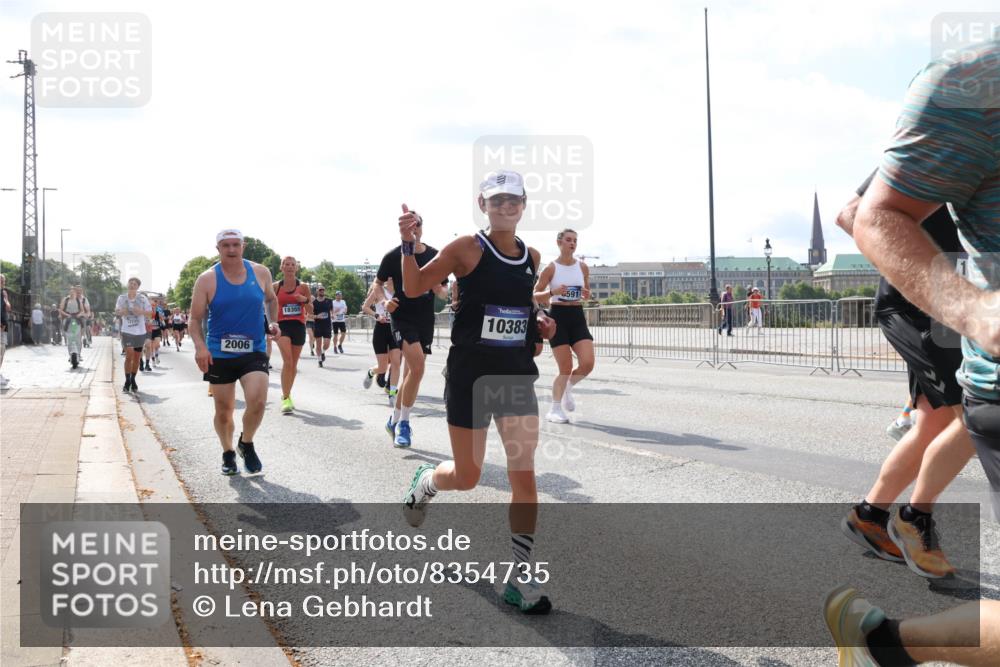 29.06.2025 - hella hamburg halbmarathon Lena Gebhardt http://msf.ph/oto/8354735 29.06.2025 10:01:19 Lombardsbrücke 2006, 18355, 10383, 1130, 1387, 1420, 1722, 1724, 1726, 2006, 2091, 2167, 2354, 2363, 2490, 2591, 2936, 3199, 3425, 3625, 3663, 3740, 4068, 4238, 4249, 4319, 4322, 4370, 4649, 4708, 5033, 5547, 5570, 5675, 5870, 6087, 6147, 6281, 0000, 6302, 6487, 6531, 6591, 6714, 6835, 6921, 6924, 7287, 7658, 7757, 7759, 7761, 7846, 8030, 8045, 8046, 8191, 8255, 8326, 8392, 8691, 8822, 8923, 9124, 9932, 10188, 10271, 10281, 10301, 10383, 10576, 11043, 11465 meine-sportfotos.de