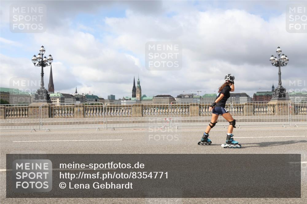 29.06.2025 - hella hamburg halbmarathon Lena Gebhardt http://msf.ph/oto/8354771 29.06.2025 09:09:27 Lombardsbrücke  meine-sportfotos.de