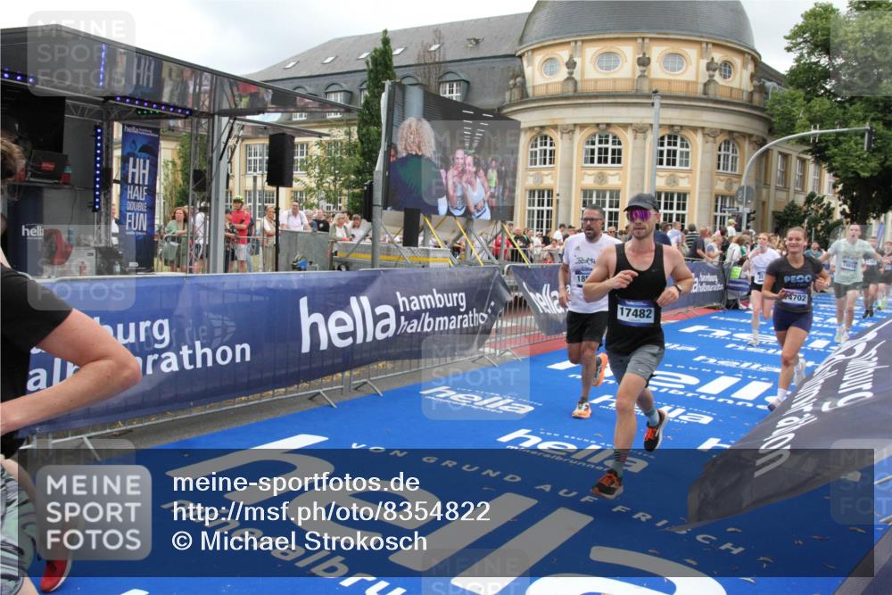 29.06.2025 - hella hamburg halbmarathon Michael Strokosch http://msf.ph/oto/8354822 29.06.2025 10:53:48 Ziel 1422, 2058, 2082, 2518, 5399, 5607, 6260, 6877, 7177, 8285, 8335, 9922, 10529, 10895, 11588, 11589, 11604, 14702, 14818, 15441, 15502, 16092, 17482, 17740, 18143, 18249, 18487, 18514, 18759 meine-sportfotos.de