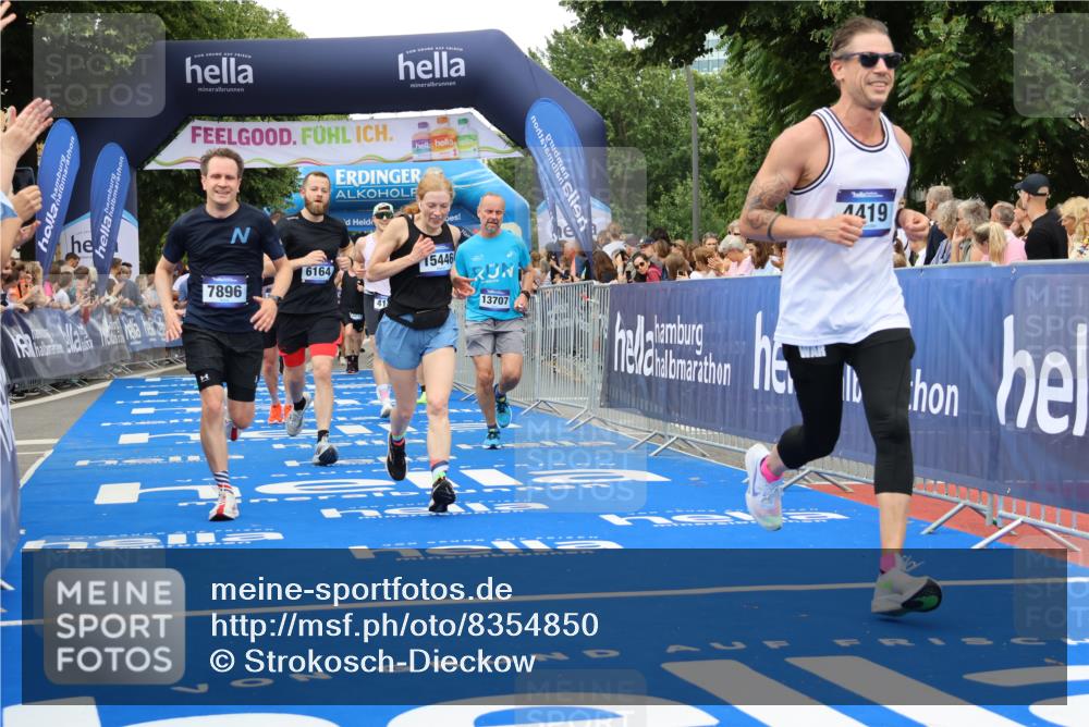 29.06.2025 - hella hamburg halbmarathon Strokosch-Dieckow http://msf.ph/oto/8354850 29.06.2025 10:52:17 Ziel 4140, 4419, 4587, 4837, 5032, 5087, 5482, 6164, 6897, 7896, 9074, 9082, 12135, 13211, 13707, 14300, 15144, 15275, 15446, 16003, 16320, 16591, 17130, 17773, 17997, 18475 meine-sportfotos.de