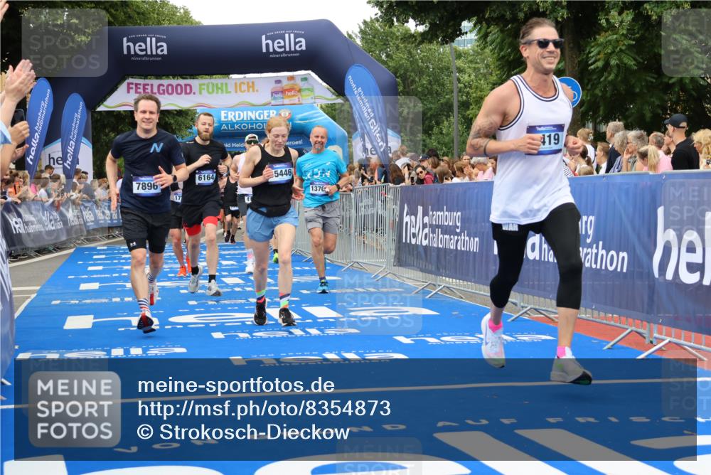 29.06.2025 - hella hamburg halbmarathon Strokosch-Dieckow http://msf.ph/oto/8354873 29.06.2025 10:52:17 Ziel 4140, 4419, 4587, 4837, 5032, 5087, 5482, 6164, 6897, 7896, 9074, 9082, 12135, 13211, 13707, 14300, 15144, 15275, 15446, 16003, 16320, 16591, 17130, 17773, 17997, 18475 meine-sportfotos.de
