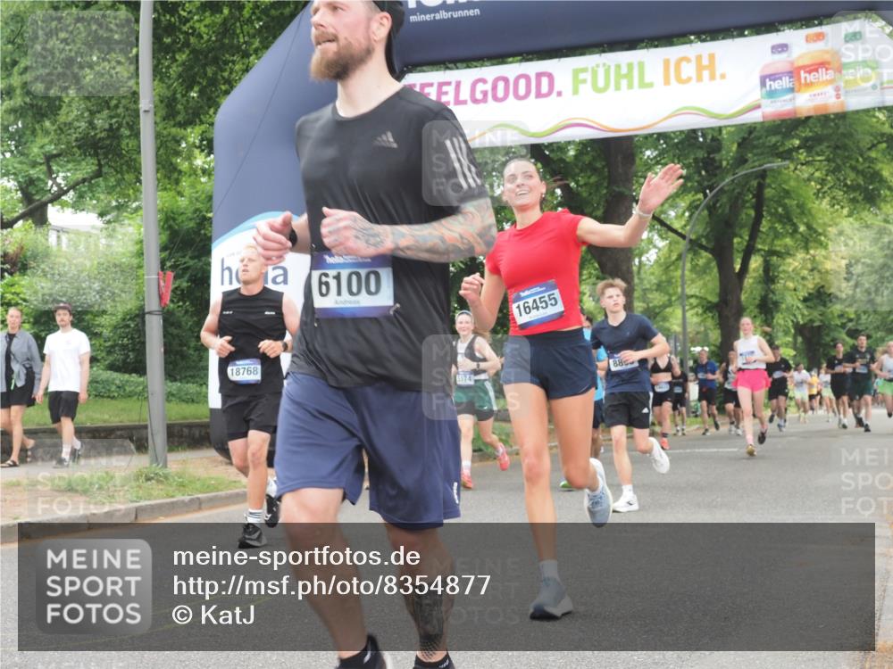 29.06.2025 - hella hamburg halbmarathon KatJ http://msf.ph/oto/8354877 29.06.2025 10:51:38 Zwischen KM18-KM19 1863, 3039, 3182, 3248, 6100, 6174 meine-sportfotos.de