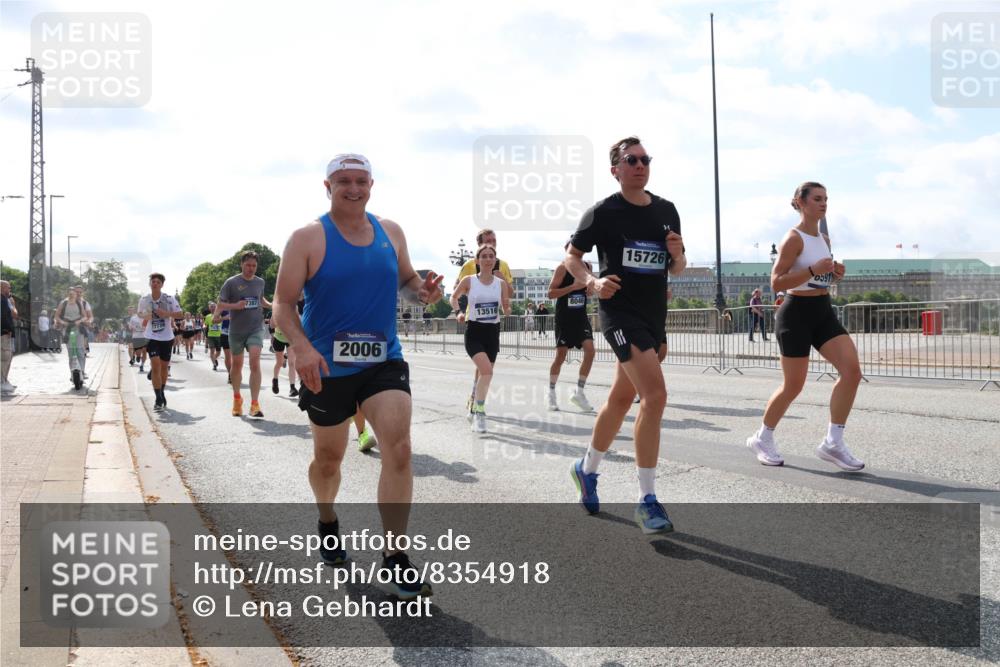 29.06.2025 - hella hamburg halbmarathon Lena Gebhardt http://msf.ph/oto/8354918 29.06.2025 10:01:20 Lombardsbrücke 2006, 13516, 8046, 15726, 0591, 1130, 1329, 1387, 1420, 1722, 1724, 1726, 2006, 2091, 2167, 2354, 2363, 2490, 2591, 2936, 3199, 3425, 3625, 3663, 3740, 4068, 4238, 4249, 4319, 4322, 4370, 4649, 4663, 4708, 5033, 5547, 5570, 5675, 5870, 6087, 6147, 6281, 0000, 6302, 6487, 6531, 6591, 6835, 6921, 6924, 7287, 7658, 7757, 7759, 7761, 7846, 8030, 8045, 8046, 8191, 8255, 8326, 8392, 8691, 8822, 9932, 10188, 10271, 10281, 10301, 10383, 10576, 11043, 11465 meine-sportfotos.de