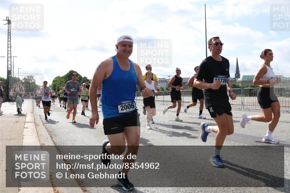 29.06.2025 - hella hamburg halbmarathon Lena Gebhardt http://msf.ph/oto/8354962 29.06.2025 10:01:20 Lombardsbrücke 17739, 17387, 2006, 15726, 1130, 1329, 1387, 1420, 1722, 1724, 1726, 2006, 2091, 2167, 2354, 2363, 2490, 2591, 2936, 3199, 3425, 3625, 3663, 3740, 4068, 4238, 4249, 4319, 4322, 4370, 4649, 4663, 4708, 5033, 5547, 5570, 5675, 5870, 6087, 6147, 6281, 0000, 6302, 6487, 6531, 6591, 6835, 6921, 6924, 7287, 7658, 7757, 7759, 7761, 7846, 8030, 8045, 8046, 8191, 8255, 8326, 8392, 8691, 8822, 9932, 10188, 10271, 10281, 10301, 10383, 10576, 11043, 11465 meine-sportfotos.de