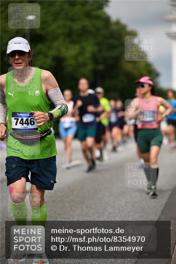 29.06.2025 - hella hamburg halbmarathon Dr. Thomas Lammeyer http://msf.ph/oto/8354970 29.06.2025 10:18:50 Kennedybrücke 1071, 1296, 1379, 1575, 1728, 1745, 2046, 2281, 2690, 3454, 3507, 3509, 3691, 4495, 4641, 5608, 5800, 5981, 6181, 6317, 6710, 6724, 7195, 7446, 7447, 7881, 8055, 8239, 8256, 8275, 8522, 8563, 8755, 8854, 8892, 9709, 10589, 10717, 11271 meine-sportfotos.de