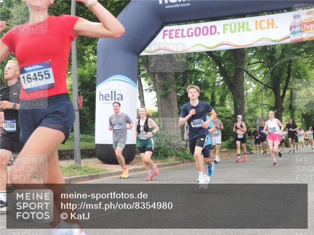 29.06.2025 - hella hamburg halbmarathon KatJ http://msf.ph/oto/8354980 29.06.2025 10:51:39 Zwischen KM18-KM19 1863, 3039, 3182, 3248, 6100, 6174 meine-sportfotos.de