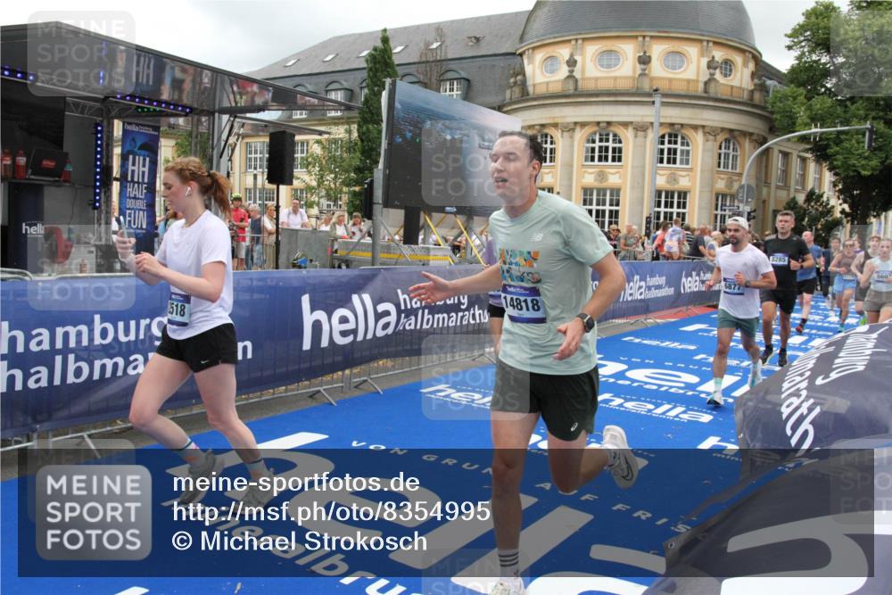 29.06.2025 - hella hamburg halbmarathon Michael Strokosch http://msf.ph/oto/8354995 29.06.2025 10:53:50 Ziel 1422, 2082, 2518, 5607, 6260, 6877, 7177, 8285, 8335, 9922, 10529, 10891, 14026, 14702, 14818, 15502, 17482, 17740, 18249, 18487, 18514, 18759 meine-sportfotos.de