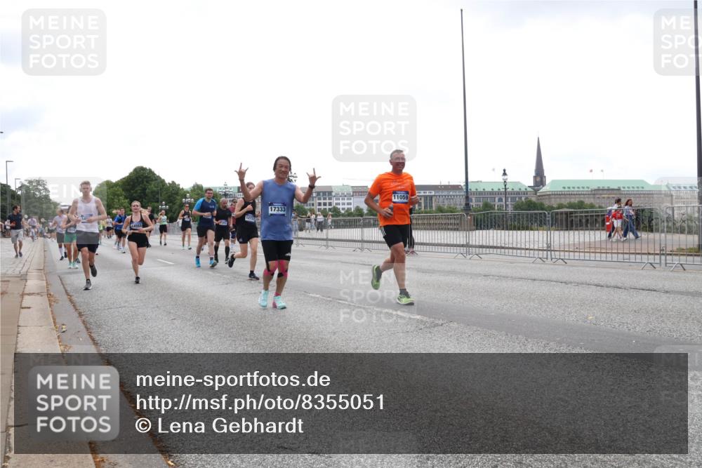 29.06.2025 - hella hamburg halbmarathon Lena Gebhardt http://msf.ph/oto/8355051 29.06.2025 10:38:56 Lombardsbrücke 12722, 4, 17333, 11059, 56, 1232, 1390, 1451, 1721, 1760, 2524, 2534, 2571, 2574, 2576, 2660, 2693, 2893, 2998, 3216, 3307, 3323, 3726, 3745, 3927, 4028, 4139, 4155, 4257, 4259, 4260, 4316, 4320, 4410, 4964, 5617, 5684, 5913, 6062, 6112, 6611, 6695, 6696, 6875, 7148, 7263, 7371, 7506, 7561, 7589, 7692, 7815, 7849, 8367, 8457, 8783, 9446, 9708, 9974, 9977, 10001, 10072, 10315, 10516, 10554, 13060 meine-sportfotos.de