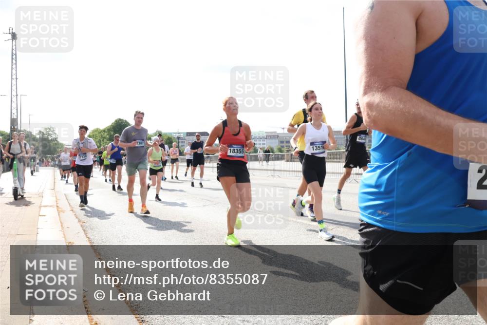 29.06.2025 - hella hamburg halbmarathon Lena Gebhardt http://msf.ph/oto/8355087 29.06.2025 10:01:21 Lombardsbrücke 7387, 18355, 13516, 804, 1130, 1329, 1387, 1420, 1722, 1724, 1726, 2006, 2091, 2167, 2354, 2363, 2490, 2591, 2936, 3199, 3425, 3625, 3663, 3740, 4068, 4238, 4249, 4319, 4322, 4370, 4649, 4663, 4708, 5033, 5547, 5570, 5675, 5870, 6087, 6147, 6281, 0000, 6302, 6487, 6531, 6591, 6835, 6921, 6924, 7287, 7658, 7757, 7759, 7761, 7846, 8030, 8045, 8046, 8191, 8255, 8326, 8392, 8691, 8822, 8926, 9932, 10188, 10271, 10281, 10301, 10383, 10576, 11043, 11465 meine-sportfotos.de