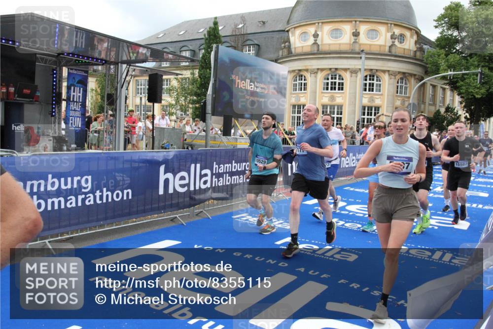 29.06.2025 - hella hamburg halbmarathon Michael Strokosch http://msf.ph/oto/8355115 29.06.2025 10:53:53 Ziel 1422, 1706, 1870, 5607, 6260, 6877, 7177, 7395, 8285, 8335, 9922, 10529, 10891, 12413, 14026, 15502, 16538, 17740, 18249, 18418, 18487, 18759, 18831, 18915, 19177 meine-sportfotos.de