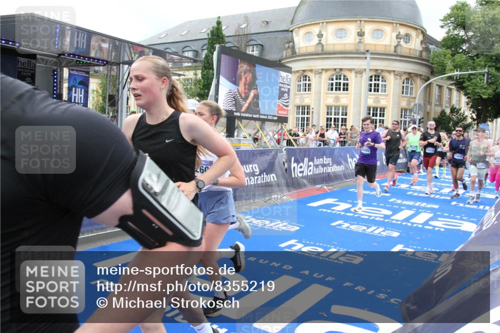 29.06.2025 - hella hamburg halbmarathon Michael Strokosch http://msf.ph/oto/8355219 29.06.2025 10:53:55 Ziel 1422, 1706, 1870, 5607, 6260, 7177, 7395, 7973, 9922, 10529, 10891, 12413, 14026, 14175, 15502, 16477, 16538, 17740, 18249, 18418, 18487, 18759, 18831, 18879, 18915, 19177 meine-sportfotos.de