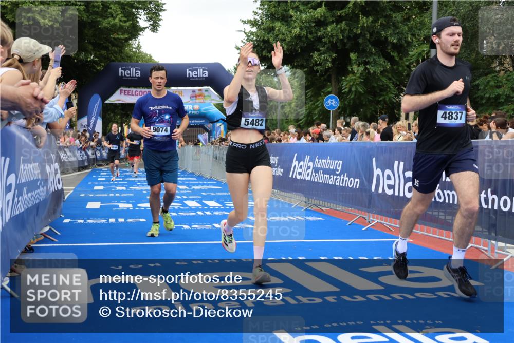 29.06.2025 - hella hamburg halbmarathon Strokosch-Dieckow http://msf.ph/oto/8355245 29.06.2025 10:52:14 Ziel 1482, 2397, 4140, 4419, 4587, 4837, 5032, 5087, 5093, 5482, 6164, 6897, 7896, 9074, 9082, 12135, 13707, 13726, 14248, 14300, 15275, 15446, 16003, 16320, 16591, 17033, 17130, 17773, 18475, 18801 meine-sportfotos.de