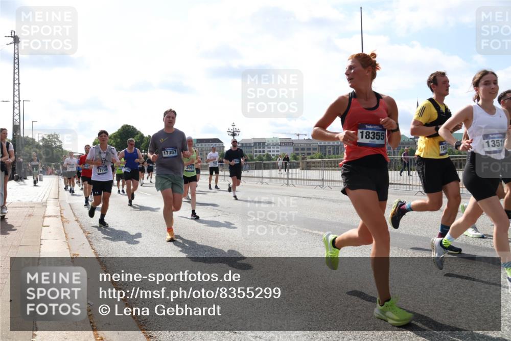 29.06.2025 - hella hamburg halbmarathon Lena Gebhardt http://msf.ph/oto/8355299 29.06.2025 10:01:21 Lombardsbrücke 17739, 17387, 2091, 18355, 15, 1351, 1130, 1329, 1387, 1420, 1722, 1724, 1726, 2006, 2091, 2167, 2354, 2363, 2490, 2591, 2936, 3199, 3425, 3625, 3663, 3740, 4068, 4238, 4249, 4319, 4322, 4370, 4649, 4663, 4708, 5033, 5547, 5570, 5675, 5870, 6087, 6147, 6281, 0000, 6302, 6487, 6531, 6591, 6835, 6921, 6924, 7287, 7658, 7757, 7759, 7761, 7846, 8030, 8045, 8046, 8191, 8255, 8326, 8392, 8691, 8822, 8926, 9932, 10188, 10271, 10281, 10301, 10383, 10576, 11043, 11465 meine-sportfotos.de