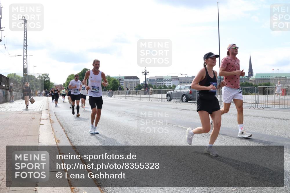 29.06.2025 - hella hamburg halbmarathon Lena Gebhardt http://msf.ph/oto/8355328 29.06.2025 10:13:53 Lombardsbrücke 10977, 11441, 1131, 1194, 1480, 1890, 2055, 2359, 2721, 2904, 2987, 4001, 4032, 4795, 4950, 4962, 5232, 5546, 5631, 5719, 6026, 6287, 6710, 6717, 6724, 7446, 7447, 7460, 7462, 7913, 8057, 8279, 8673, 9128, 9612, 9631, 9886, 10442, 10443, 10977, 11441, 11987, 12313, 12797, 12928, 12929, 12938, 13331, 13788, 13928, 15085, 15482, 15663, 15721, 15722, 15840, 16491, 17439, 17472, 17985, 18041, 18222, 18231, 18236, 18239 meine-sportfotos.de