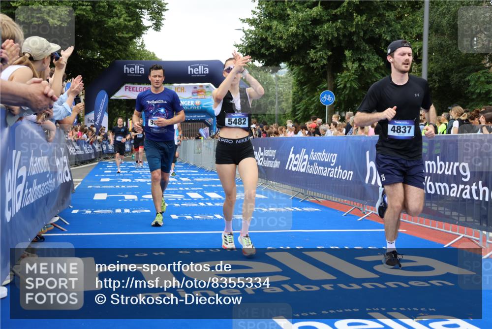 29.06.2025 - hella hamburg halbmarathon Strokosch-Dieckow http://msf.ph/oto/8355334 29.06.2025 10:52:14 Ziel 1482, 2397, 4140, 4419, 4587, 4837, 5032, 5087, 5093, 5482, 6164, 6897, 7896, 9074, 9082, 12135, 13707, 13726, 14248, 14300, 15275, 15446, 16003, 16320, 16591, 17033, 17130, 17773, 18475, 18801 meine-sportfotos.de