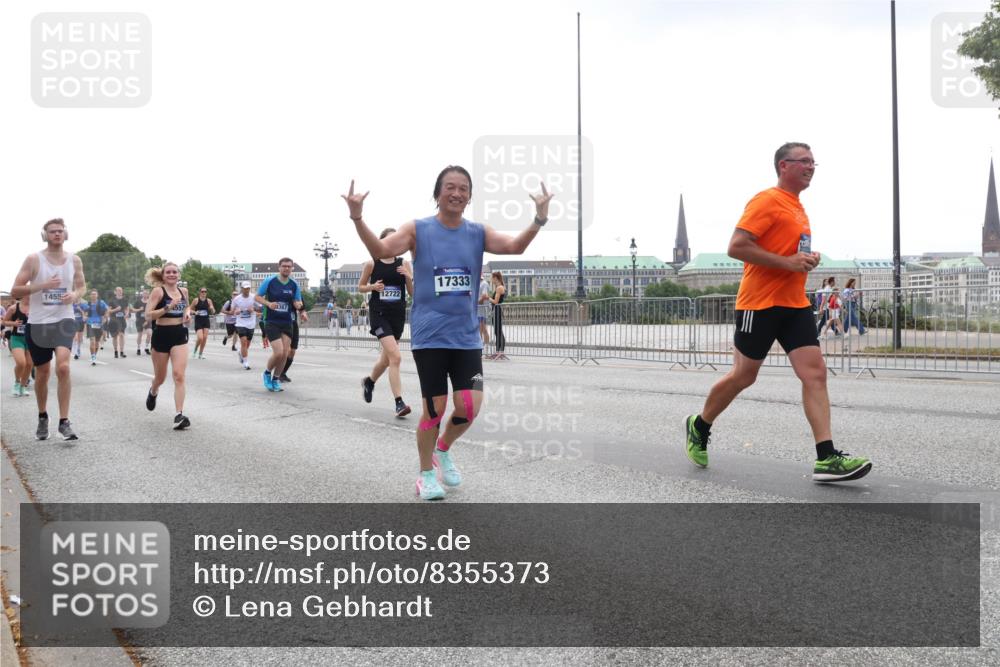 29.06.2025 - hella hamburg halbmarathon Lena Gebhardt http://msf.ph/oto/8355373 29.06.2025 10:38:58 Lombardsbrücke 1455, 4557, 367, 12722, 17333, 56, 1232, 1390, 1451, 1721, 1760, 2524, 2534, 2571, 2574, 2576, 2660, 2693, 2893, 2998, 3216, 3307, 3323, 3726, 3745, 3927, 4028, 4257, 4259, 4260, 4316, 4320, 4410, 4523, 4659, 4964, 5617, 5684, 5913, 6062, 6112, 6611, 6695, 6696, 6875, 7148, 7263, 7341, 7371, 7506, 7561, 7589, 7692, 7815, 7849, 8243, 8367, 8457, 8783, 9420, 9446, 9708, 9974, 9977, 10001, 10072, 10315, 10516, 10554, 13060 meine-sportfotos.de