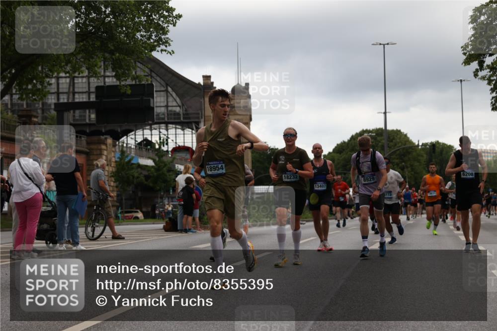29.06.2025 - hella hamburg halbmarathon Yannick Fuchs http://msf.ph/oto/8355395 29.06.2025 10:52:59 20KM 1285, 1642, 1946, 1951, 2006, 2027, 2584, 2677, 2855, 2957, 2978, 3181, 3983, 4088, 4592, 5084, 5347, 5633, 6202, 6208, 6636, 6860, 6997, 7223, 7476, 8290, 8392, 8929, 9156, 9353, 9655, 10036, 10759, 10915, 10943, 12633, 13407, 14375, 14631, 14914, 15240, 15263, 15824, 16160, 16206, 16341, 16563, 16922, 16924, 17017, 17346, 17782, 17810, 17852, 17931, 18112, 18153, 18232, 18266, 18327, 18556, 18730, 18954 meine-sportfotos.de