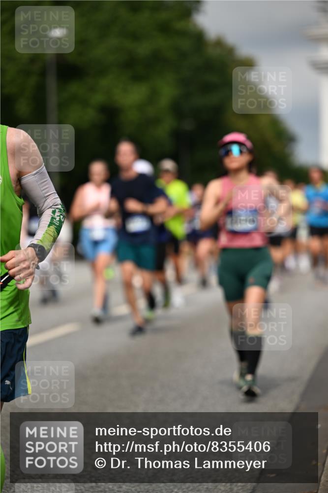 29.06.2025 - hella hamburg halbmarathon Dr. Thomas Lammeyer http://msf.ph/oto/8355406 29.06.2025 10:18:50 Kennedybrücke 1071, 1296, 1379, 1575, 1728, 1745, 2046, 2281, 2690, 3454, 3507, 3509, 3691, 4495, 4641, 5608, 5800, 5981, 6181, 6317, 6710, 6724, 7195, 7446, 7447, 7881, 8055, 8239, 8256, 8275, 8522, 8563, 8755, 8854, 8892, 9709, 10589, 10717, 11271 meine-sportfotos.de