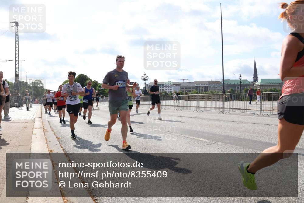 29.06.2025 - hella hamburg halbmarathon Lena Gebhardt http://msf.ph/oto/8355409 29.06.2025 10:01:21 Lombardsbrücke 17739, 11465, 17387, 091, 1130, 1329, 1387, 1420, 1722, 1724, 1726, 2006, 2091, 2167, 2354, 2363, 2490, 2591, 2936, 3199, 3425, 3625, 3663, 3740, 4068, 4238, 4249, 4319, 4322, 4370, 4649, 4663, 4708, 5033, 5547, 5570, 5675, 5870, 6087, 6147, 6281, 0000, 6302, 6487, 6531, 6591, 6835, 6921, 6924, 7287, 7658, 7757, 7759, 7761, 7846, 8030, 8045, 8046, 8191, 8255, 8326, 8392, 8691, 8822, 8926, 9932, 10188, 10271, 10281, 10301, 10383, 10576, 11043, 11465 meine-sportfotos.de