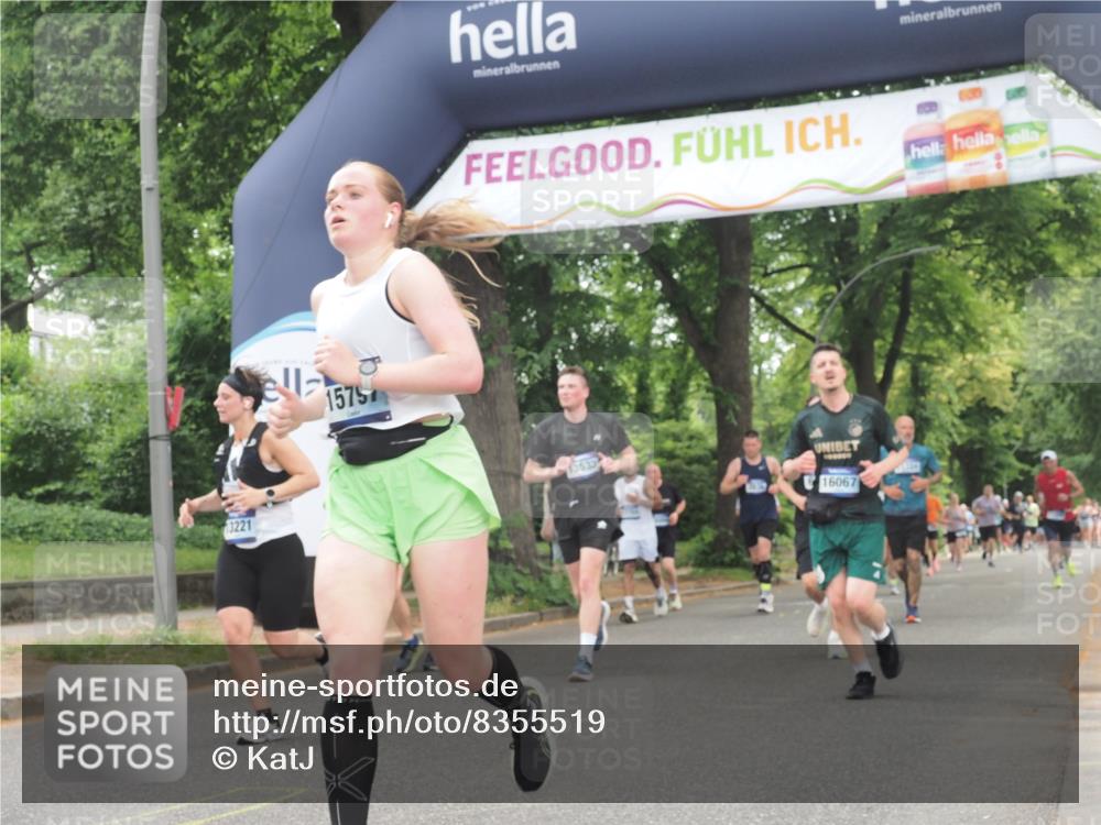 29.06.2025 - hella hamburg halbmarathon KatJ http://msf.ph/oto/8355519 29.06.2025 10:51:45 Zwischen KM18-KM19 1842, 6174, 6714 meine-sportfotos.de