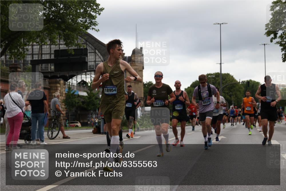29.06.2025 - hella hamburg halbmarathon Yannick Fuchs http://msf.ph/oto/8355563 29.06.2025 10:52:59 20KM 1285, 1642, 1946, 1951, 2006, 2027, 2584, 2677, 2855, 2957, 2978, 3181, 3983, 4088, 4592, 5084, 5347, 5633, 6202, 6208, 6636, 6860, 6997, 7223, 7476, 8290, 8392, 8929, 9156, 9353, 9655, 10036, 10759, 10915, 10943, 12633, 13407, 14375, 14631, 14914, 15240, 15263, 15824, 16160, 16206, 16341, 16563, 16922, 16924, 17017, 17346, 17782, 17810, 17852, 17931, 18112, 18153, 18232, 18266, 18327, 18556, 18730, 18954 meine-sportfotos.de