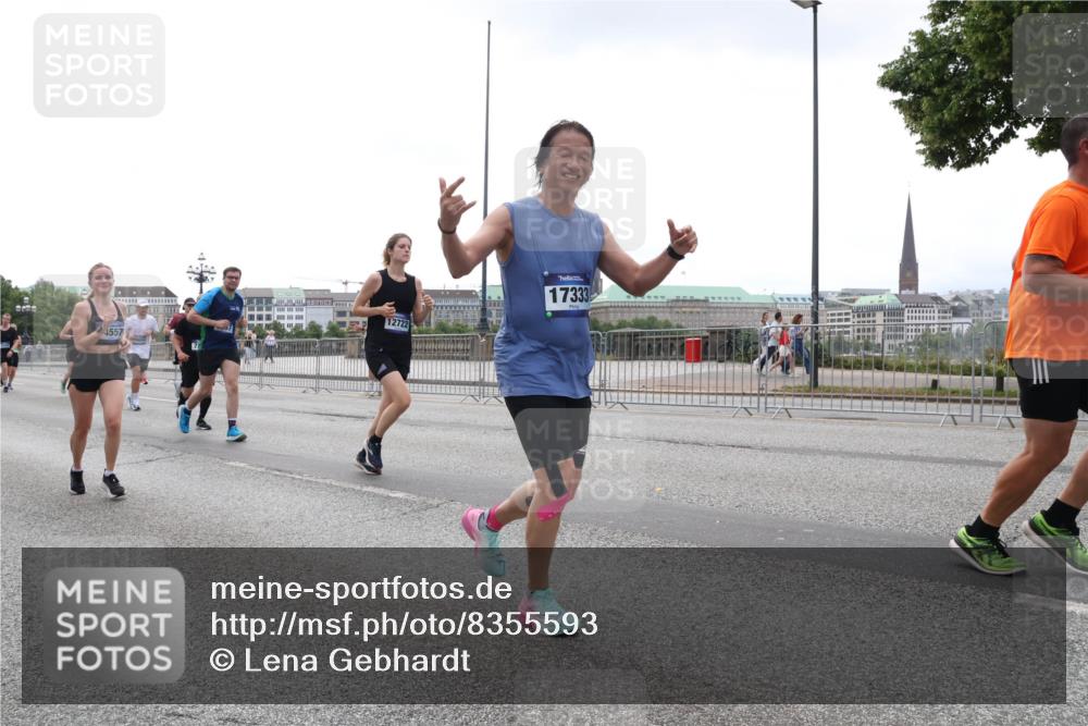 29.06.2025 - hella hamburg halbmarathon Lena Gebhardt http://msf.ph/oto/8355593 29.06.2025 10:38:58 Lombardsbrücke 4557, 12722, 17333, 56, 1232, 1390, 1451, 1721, 1760, 2524, 2534, 2571, 2574, 2576, 2660, 2693, 2893, 2998, 3216, 3307, 3323, 3726, 3745, 3927, 4028, 4257, 4259, 4260, 4316, 4320, 4410, 4523, 4659, 4964, 5617, 5684, 5913, 6062, 6112, 6611, 6695, 6696, 6875, 7148, 7263, 7341, 7371, 7506, 7561, 7589, 7692, 7815, 7849, 8243, 8367, 8457, 8783, 9420, 9446, 9708, 9974, 9977, 10001, 10072, 10315, 10516, 10554, 13060 meine-sportfotos.de