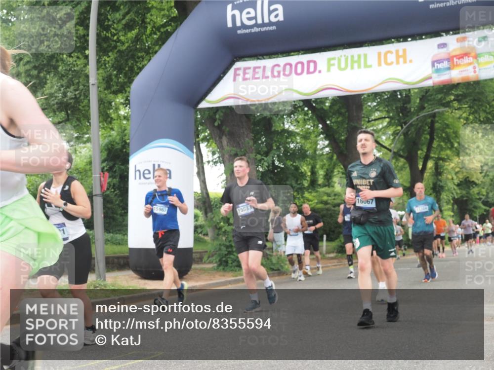 29.06.2025 - hella hamburg halbmarathon KatJ http://msf.ph/oto/8355594 29.06.2025 10:51:46 Zwischen KM18-KM19 1842, 6174, 6714 meine-sportfotos.de