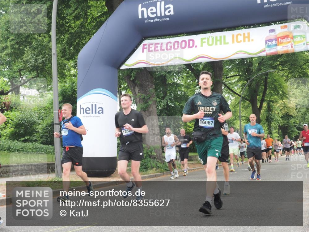 29.06.2025 - hella hamburg halbmarathon KatJ http://msf.ph/oto/8355627 29.06.2025 10:51:46 Zwischen KM18-KM19 1842, 6174, 6714 meine-sportfotos.de