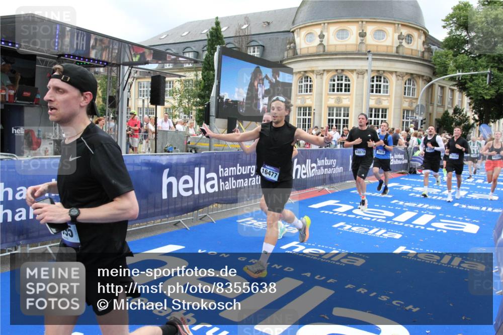 29.06.2025 - hella hamburg halbmarathon Michael Strokosch http://msf.ph/oto/8355638 29.06.2025 10:54:00 Ziel 1151, 1706, 1815, 1870, 2432, 3096, 6356, 6374, 6481, 7395, 7918, 7973, 8394, 11789, 12413, 13032, 13869, 14175, 16477, 16538, 18308, 18418, 18831, 18879, 18915, 19177 meine-sportfotos.de