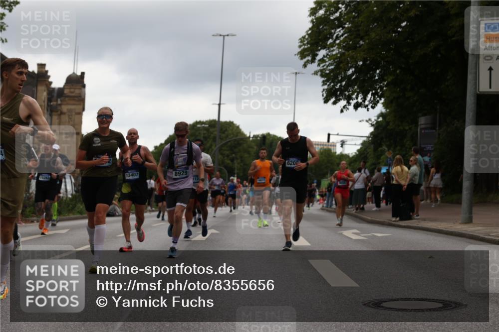 29.06.2025 - hella hamburg halbmarathon Yannick Fuchs http://msf.ph/oto/8355656 29.06.2025 10:52:59 20KM 1285, 1642, 1946, 1951, 2006, 2027, 2584, 2677, 2855, 2957, 2978, 3181, 3983, 4088, 4592, 5084, 5347, 5633, 6202, 6208, 6636, 6860, 6997, 7223, 7476, 8290, 8392, 8929, 9156, 9353, 9655, 10036, 10759, 10915, 10943, 12633, 13407, 14375, 14631, 14914, 15240, 15263, 15824, 16160, 16206, 16341, 16563, 16922, 16924, 17017, 17346, 17782, 17810, 17852, 17931, 18112, 18153, 18232, 18266, 18327, 18556, 18730, 18954 meine-sportfotos.de