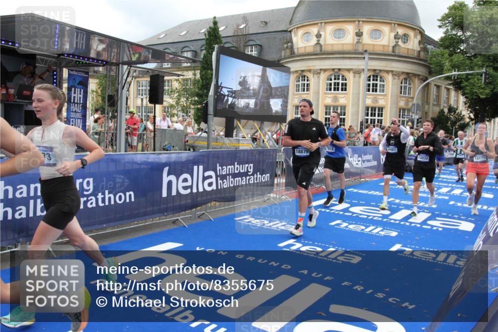 29.06.2025 - hella hamburg halbmarathon Michael Strokosch http://msf.ph/oto/8355675 29.06.2025 10:54:01 Ziel 1151, 1815, 2432, 3096, 6356, 6374, 6481, 7395, 7918, 7973, 8394, 11789, 13032, 13869, 14175, 16477, 17348, 18308, 18831, 18879 meine-sportfotos.de