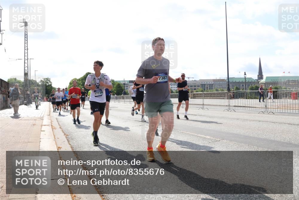 29.06.2025 - hella hamburg halbmarathon Lena Gebhardt http://msf.ph/oto/8355676 29.06.2025 10:01:22 Lombardsbrücke 17739, 4370, 7387, 30, 1130, 1329, 1387, 1420, 1722, 1724, 1726, 2006, 2091, 2167, 2354, 2363, 2490, 2591, 2936, 3199, 3425, 3625, 3663, 3740, 4068, 4238, 4249, 4319, 4322, 4370, 4649, 4663, 4708, 5547, 5570, 5675, 5870, 6087, 6147, 6281, 0000, 6302, 6487, 6531, 6591, 6835, 6921, 6924, 7287, 7658, 7757, 7759, 7761, 7846, 8030, 8045, 8046, 8191, 8255, 8326, 8392, 8691, 8822, 8926, 9932, 10188, 10271, 10281, 10301, 10383, 10576, 10915, 11043, 11465 meine-sportfotos.de