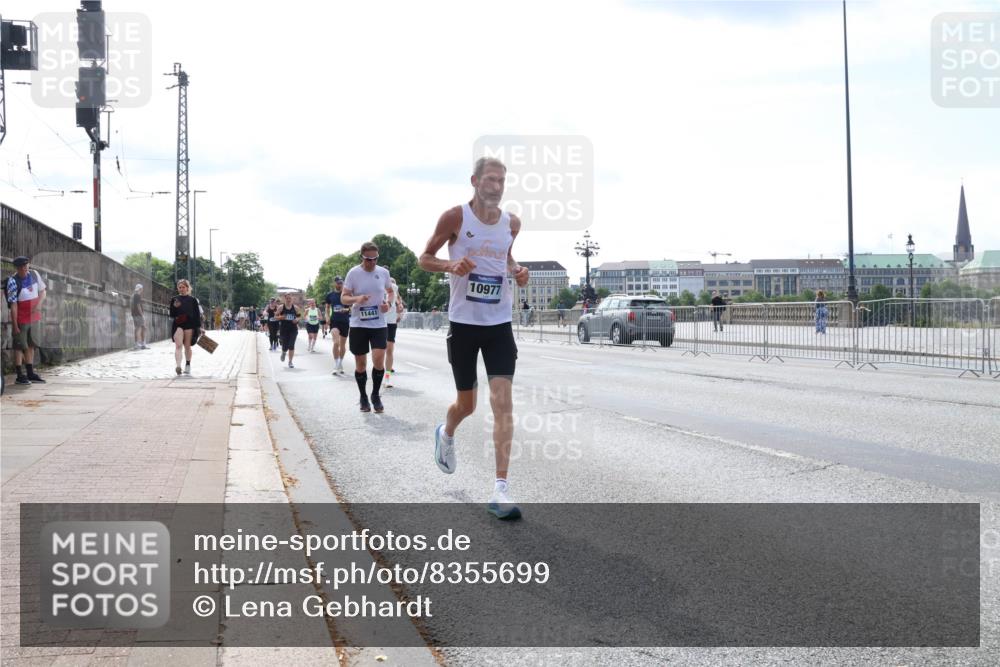 29.06.2025 - hella hamburg halbmarathon Lena Gebhardt http://msf.ph/oto/8355699 29.06.2025 10:13:54 Lombardsbrücke 11441, 10977, 1131, 1194, 1480, 1890, 2055, 2359, 2721, 2904, 2987, 4001, 4032, 4795, 4950, 4962, 5232, 5546, 5631, 5719, 6026, 6287, 6710, 6717, 6724, 7446, 7447, 7460, 7462, 7913, 8057, 8279, 8673, 9128, 9612, 9631, 9886, 10442, 10443, 10977, 11441, 11987, 12313, 12797, 12928, 12929, 12938, 13331, 13788, 13928, 15085, 15482, 15663, 15721, 15722, 15840, 16491, 17439, 17472, 17985, 18041, 18222, 18231, 18236, 18239 meine-sportfotos.de