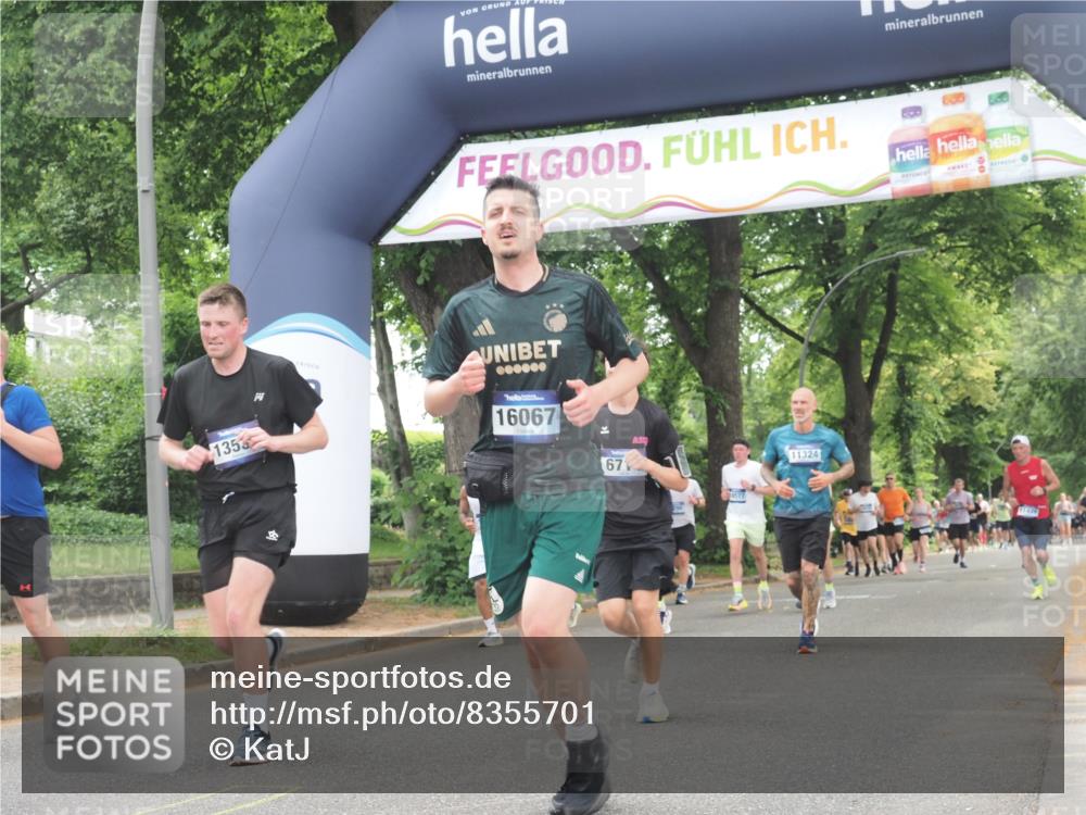 29.06.2025 - hella hamburg halbmarathon KatJ http://msf.ph/oto/8355701 29.06.2025 10:51:47 Zwischen KM18-KM19 1842, 6714 meine-sportfotos.de