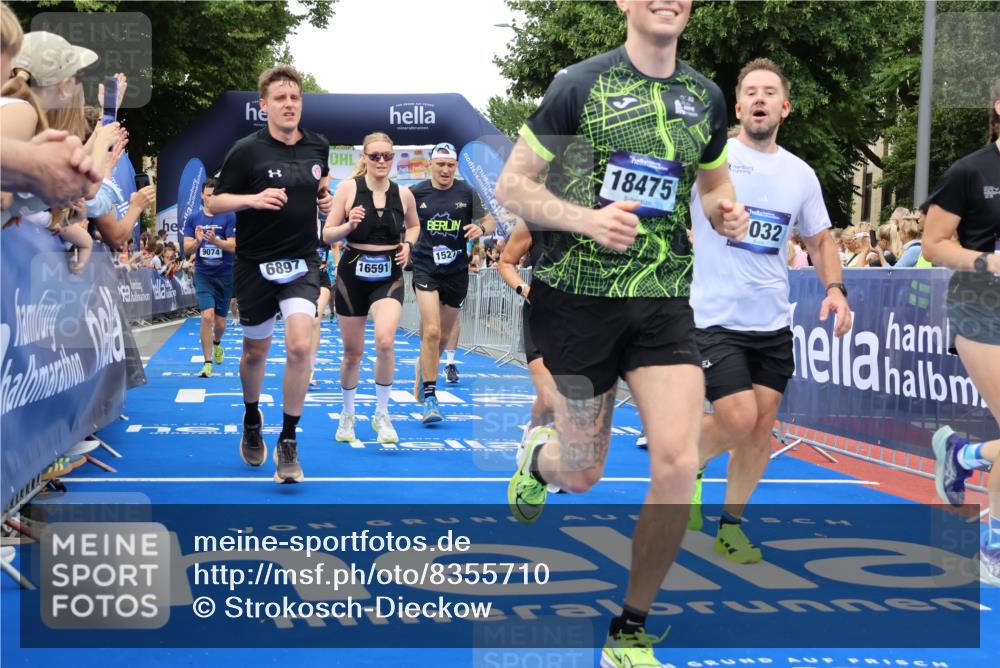 29.06.2025 - hella hamburg halbmarathon Strokosch-Dieckow http://msf.ph/oto/8355710 29.06.2025 10:52:12 Ziel 1482, 2397, 2595, 4419, 4587, 4837, 5032, 5087, 5093, 5378, 5482, 6164, 6897, 7732, 7896, 9074, 9082, 12135, 12580, 13707, 13726, 14248, 14300, 15275, 15446, 15829, 16003, 16320, 16591, 16666, 17033, 17130, 17773, 18475, 18801 meine-sportfotos.de