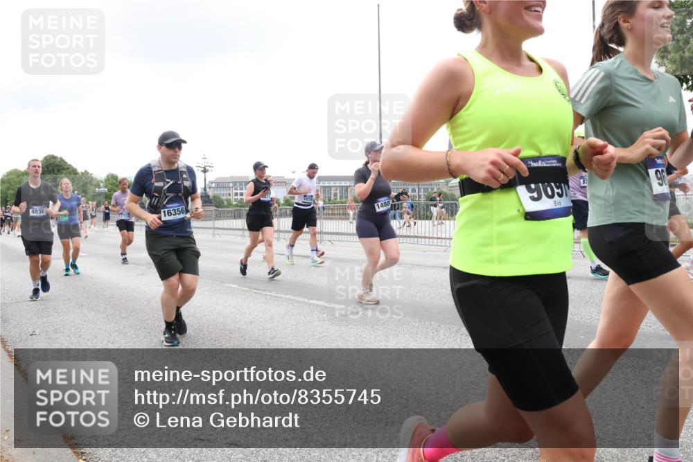 29.06.2025 - hella hamburg halbmarathon Lena Gebhardt http://msf.ph/oto/8355745 29.06.2025 10:48:04 Lombardsbrücke 4856, 17339, 16356, 1480, 909, 87, 96, 1045, 1157, 1174, 1175, 1246, 1392, 1618, 1639, 1645, 1701, 1926, 2037, 2163, 2197, 2418, 2491, 2545, 2650, 2704, 2756, 2790, 2958, 3049, 3320, 3468, 3504, 3679, 3933, 4327, 4423, 4588, 4856, 5585, 5781, 5886, 5952, 6143, 7240, 7393, 7394, 7427, 7532, 7916, 7970, 8077, 8310, 8521, 8550, 8774, 9356, 9687, 9696, 9697, 9775, 9921, 10145, 10658, 10777, 10794, 10991, 11548, 11742, 11781, 11802, 11909, 12431 meine-sportfotos.de