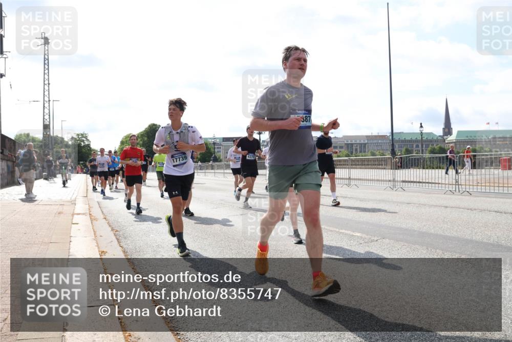 29.06.2025 - hella hamburg halbmarathon Lena Gebhardt http://msf.ph/oto/8355747 29.06.2025 10:01:22 Lombardsbrücke 17739, 4370, 387, 1130, 1329, 1387, 1420, 1722, 1724, 1726, 2006, 2091, 2167, 2354, 2363, 2490, 2591, 2936, 3199, 3425, 3625, 3663, 3740, 4068, 4238, 4249, 4319, 4322, 4370, 4649, 4663, 4708, 5547, 5570, 5675, 5870, 6087, 6147, 6281, 0000, 6302, 6487, 6531, 6591, 6835, 6921, 6924, 7287, 7658, 7757, 7759, 7761, 7846, 8030, 8045, 8046, 8191, 8255, 8326, 8392, 8691, 8822, 8926, 9932, 10188, 10271, 10281, 10301, 10383, 10576, 10915, 11043, 11465 meine-sportfotos.de