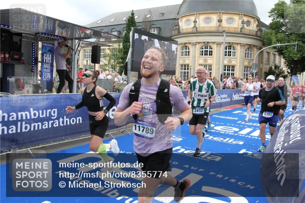 29.06.2025 - hella hamburg halbmarathon Michael Strokosch http://msf.ph/oto/8355774 29.06.2025 10:54:04 Ziel 1151, 1815, 2432, 3096, 6356, 6374, 6481, 7918, 8394, 9032, 11499, 11789, 12379, 13032, 13869, 14175, 17348, 18308, 18879 meine-sportfotos.de