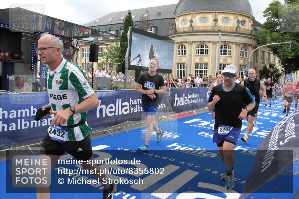 29.06.2025 - hella hamburg halbmarathon Michael Strokosch http://msf.ph/oto/8355802 29.06.2025 10:54:05 Ziel 1151, 1410, 1815, 2432, 3096, 3208, 3209, 6356, 6374, 6481, 7918, 8394, 9032, 11499, 11789, 12379, 13032, 13869, 17348, 18308 meine-sportfotos.de