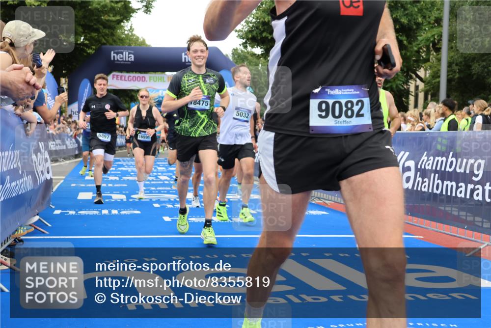 29.06.2025 - hella hamburg halbmarathon Strokosch-Dieckow http://msf.ph/oto/8355819 29.06.2025 10:52:11 Ziel 1482, 2397, 2595, 4419, 4837, 5032, 5087, 5093, 5378, 5482, 6164, 6897, 7732, 7896, 9074, 9082, 12135, 12580, 13726, 14248, 14300, 15275, 15446, 15829, 16003, 16320, 16591, 16666, 17033, 17130, 18475, 18801 meine-sportfotos.de