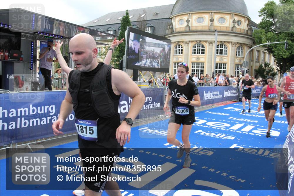 29.06.2025 - hella hamburg halbmarathon Michael Strokosch http://msf.ph/oto/8355895 29.06.2025 10:54:06 Ziel 1151, 1410, 1815, 2432, 3096, 3208, 3209, 6356, 6374, 6581, 8394, 9032, 11499, 11789, 12379, 13869, 16871, 17348, 18308 meine-sportfotos.de