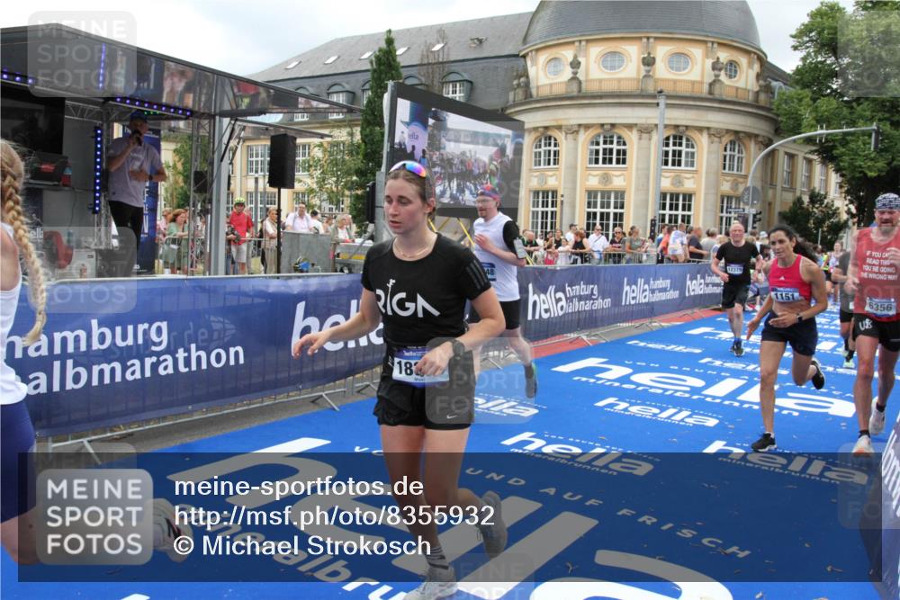 29.06.2025 - hella hamburg halbmarathon Michael Strokosch http://msf.ph/oto/8355932 29.06.2025 10:54:06 Ziel 1151, 1410, 1815, 2432, 3096, 3208, 3209, 6356, 6374, 6581, 8394, 9032, 11499, 11789, 12379, 13869, 16871, 17348, 18308 meine-sportfotos.de