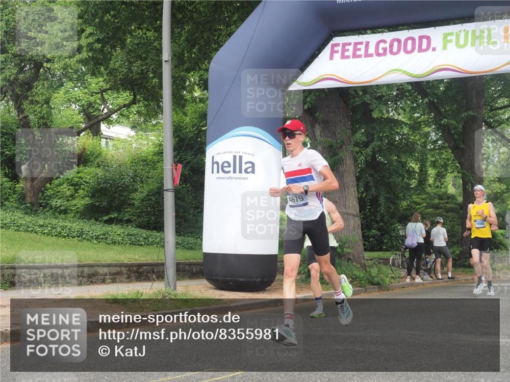 29.06.2025 - hella hamburg halbmarathon KatJ http://msf.ph/oto/8355981 29.06.2025 10:21:53 Zwischen KM18-KM19 1407, 4463, 4679 meine-sportfotos.de