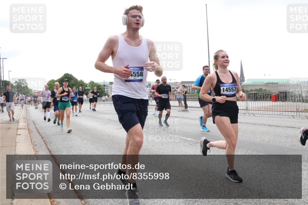 29.06.2025 - hella hamburg halbmarathon Lena Gebhardt http://msf.ph/oto/8355998 29.06.2025 10:38:59 Lombardsbrücke 3307, 139, 4964, 4558, 263, 14557, 56, 1232, 1390, 1451, 1721, 1760, 2524, 2534, 2571, 2574, 2576, 2660, 2693, 2893, 2998, 3216, 3307, 3323, 3726, 3745, 3927, 4028, 4257, 4259, 4260, 4316, 4320, 4410, 4523, 4659, 4964, 5617, 5684, 5913, 6062, 6112, 6611, 6695, 6696, 6875, 7148, 7263, 7341, 7371, 7506, 7561, 7589, 7815, 7849, 8243, 8367, 8457, 8783, 9420, 9446, 9708, 9974, 9977, 10001, 10072, 10315, 10516, 10554, 13060 meine-sportfotos.de