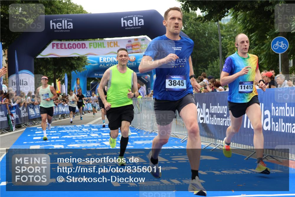29.06.2025 - hella hamburg halbmarathon Strokosch-Dieckow http://msf.ph/oto/8356011 29.06.2025 10:30:36 Ziel 2460, 2851, 3845, 7231, 7481, 8318, 11413, 12049, 15253, 17322, 18235 meine-sportfotos.de