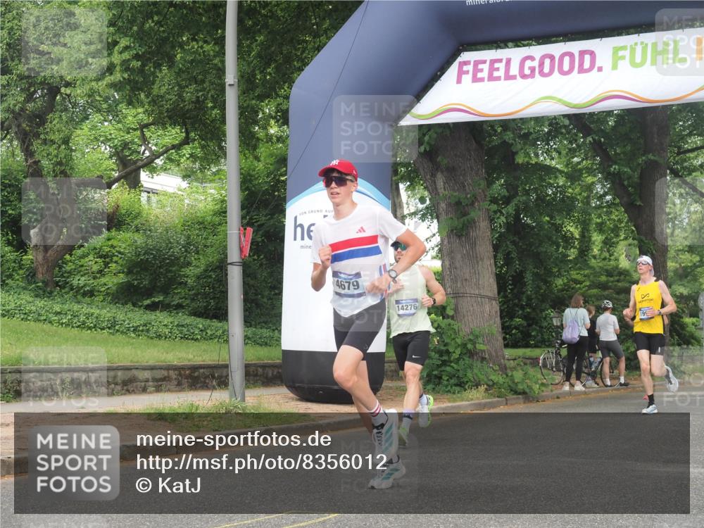 29.06.2025 - hella hamburg halbmarathon KatJ http://msf.ph/oto/8356012 29.06.2025 10:21:53 Zwischen KM18-KM19 1407, 4463, 4679 meine-sportfotos.de