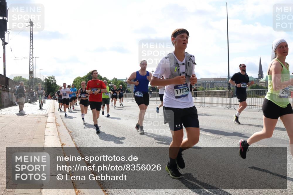 29.06.2025 - hella hamburg halbmarathon Lena Gebhardt http://msf.ph/oto/8356026 29.06.2025 10:01:23 Lombardsbrücke 43194, 592, 11465, 10576, 17739, 7846, 209, 1130, 1329, 1387, 1420, 1653, 1722, 1724, 1726, 2006, 2091, 2167, 2354, 2363, 2490, 2591, 2936, 3199, 3425, 3625, 3663, 3740, 4068, 4238, 4249, 4319, 4322, 4370, 4649, 4663, 4708, 5547, 5570, 5675, 5870, 6087, 6147, 6281, 0000, 6302, 6487, 6531, 6591, 6835, 6921, 6924, 7287, 7658, 7757, 7759, 7761, 7846, 8030, 8045, 8046, 8191, 8255, 8326, 8392, 8578, 8691, 8822, 8926, 9932, 10188, 10281, 10301, 10383, 10576, 10915, 11043, 11465 meine-sportfotos.de