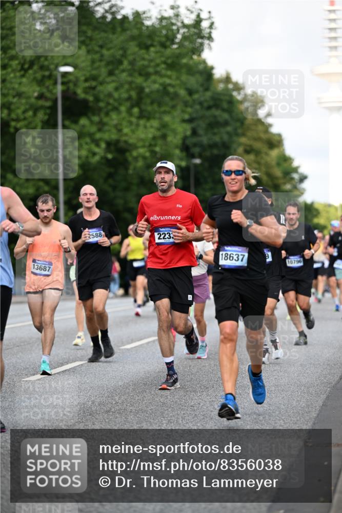 29.06.2025 - hella hamburg halbmarathon Dr. Thomas Lammeyer http://msf.ph/oto/8356038 29.06.2025 09:56:23 Kennedybrücke 1070, 1220, 1415, 1468, 1512, 1613, 1782, 2233, 3098, 3109, 3124, 3917, 3928, 4080, 4497, 4691, 4981, 5476, 5477, 6152, 6716, 7005, 7067, 7093, 7191, 7325, 7432, 7451, 7599, 7843, 7865, 7961, 8467, 8664, 8694, 9081, 9540, 10000, 10099, 10251, 10741, 10750, 10796, 11346 meine-sportfotos.de