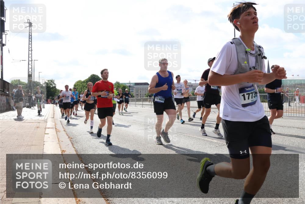 29.06.2025 - hella hamburg halbmarathon Lena Gebhardt http://msf.ph/oto/8356099 29.06.2025 10:01:23 Lombardsbrücke 0000, 11465, 43, 0, 1773, 1130, 1329, 1387, 1420, 1653, 1722, 1724, 1726, 2006, 2091, 2167, 2354, 2363, 2490, 2591, 2936, 3199, 3425, 3625, 3663, 3740, 4068, 4238, 4249, 4319, 4322, 4370, 4649, 4663, 4708, 5547, 5570, 5675, 5870, 6087, 6147, 6281, 0000, 6302, 6487, 6531, 6591, 6835, 6921, 6924, 7287, 7658, 7757, 7759, 7761, 7846, 8030, 8045, 8046, 8191, 8255, 8326, 8392, 8578, 8691, 8822, 8926, 9932, 10188, 10281, 10301, 10383, 10576, 10915, 11043, 11465 meine-sportfotos.de